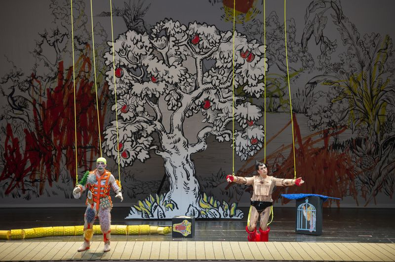 Papageno (Florian Teichtmeister) and Tamino (Julian Prégardien) in The Magic Flute credit: Monika Rittershaus : Staatsoper Berlin